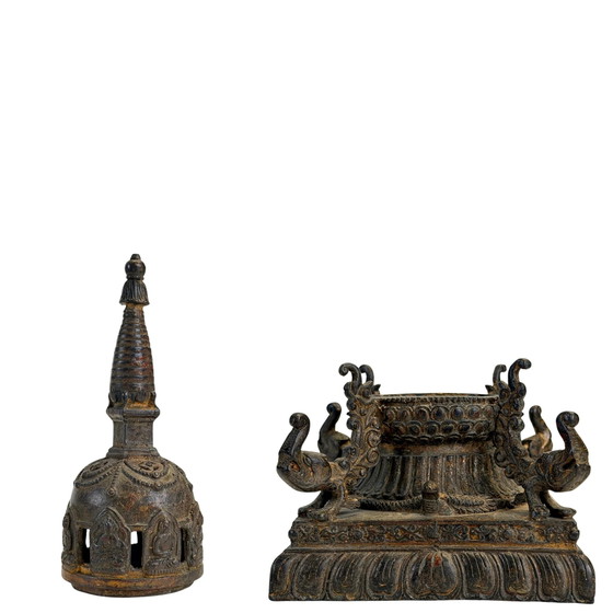 Quemador de incienso chaitya nepalí antiguo de bronce con Budas – finales del siglo XIX – Objetos decorativos (photo 9 of 11)