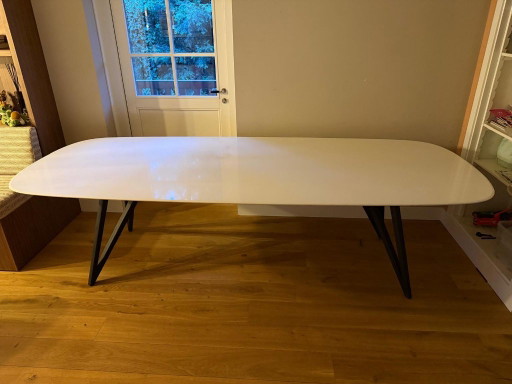 Walter Knoll Dining table