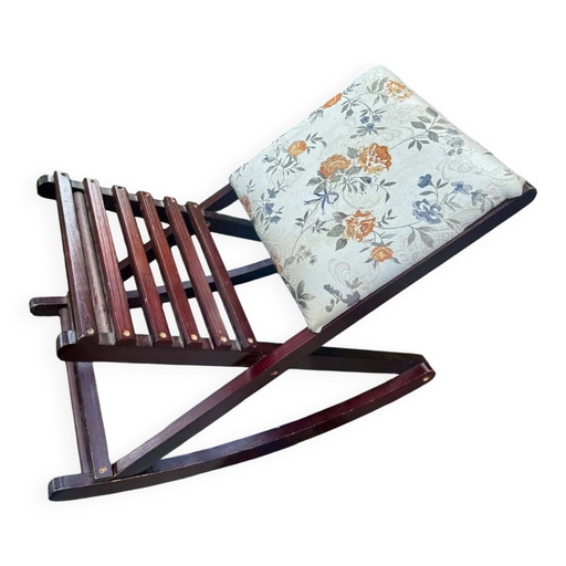 Klappbarer Hocker mit Vintage-Stickerei