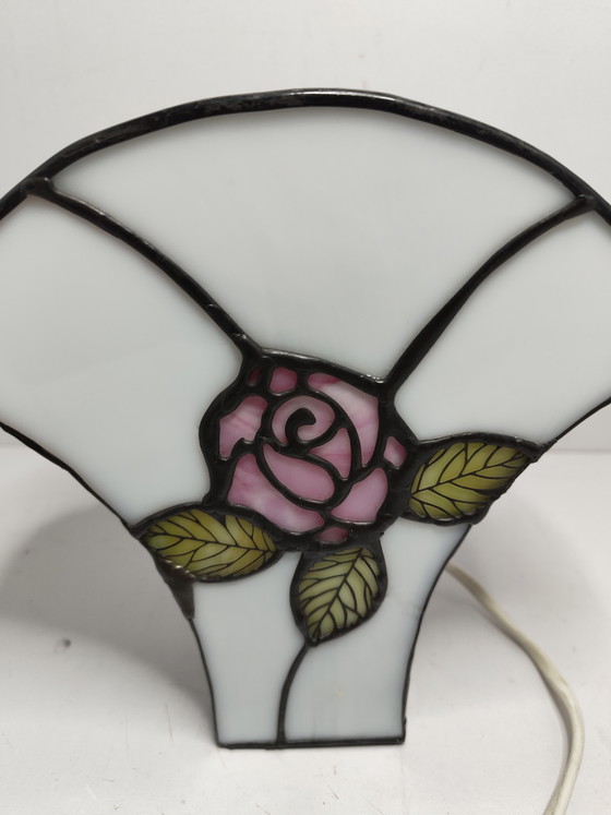 Vintage Tiffany Style Table Lamp – Stained Glass with Pink Rose – Herner Glas, Metal (photo 9 of 11)