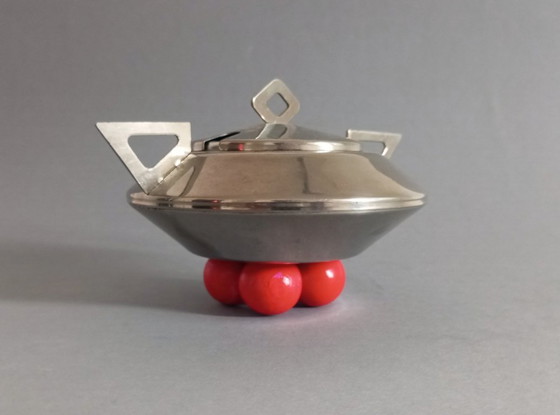 Image 1 of Sucrier postmoderne/futuriste à couvercle, plaqué nickel, reposant sur 4 pieds sphériques rouges, années 1980