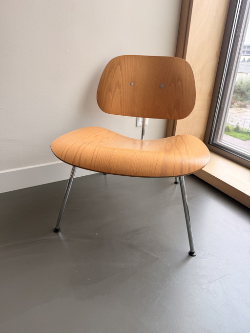Vitra Eames Lounge Chair (Plywood Group LCM)