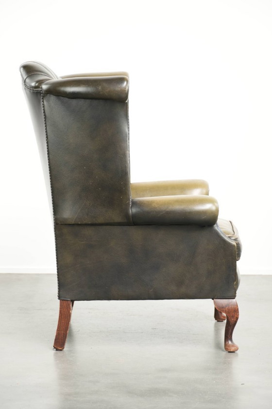 Charaktervoller grüner Rindsleder Chesterfield Ohrensessel im englischen Stil – Leather (photo 3 of 14)