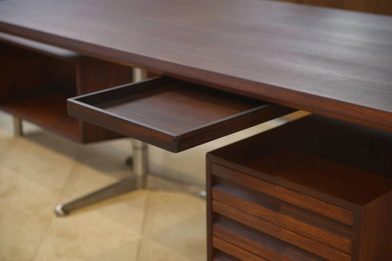 Rosewood desk model T95 by Osvaldo Borsani for Tecno 1960s, Italian Design (photo 9 of 17)