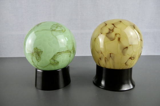 Image 1 of Thabur Deckenleuchte mit gemischtem opalem Schirm, grün und braun. Sie bieten auf 1 Artikel