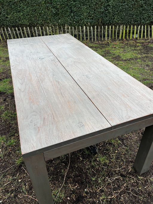 Massieve eettafel teakhout, voor de eetkamer of als tuintafel.