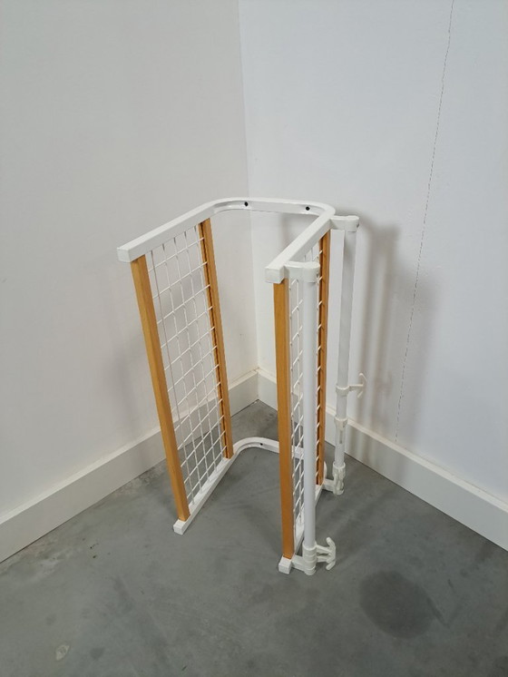 Image 1 of Porte-manteau mural Habo, fabriqué en Suède, blanc et bois, modèle n° 16.