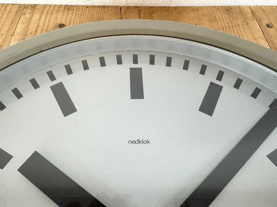 Image 1 of Grijze industriële stationswandklok van Nedklok, 1960
