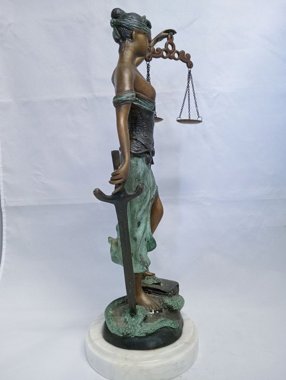 Bronze Sculpture of Lady Justice on a Marble Pedestal, Brown, Klassiek (photo 9 of 9)