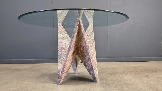 Image 1 of Architectonische eettafel van marmer en glas, jaren 70.