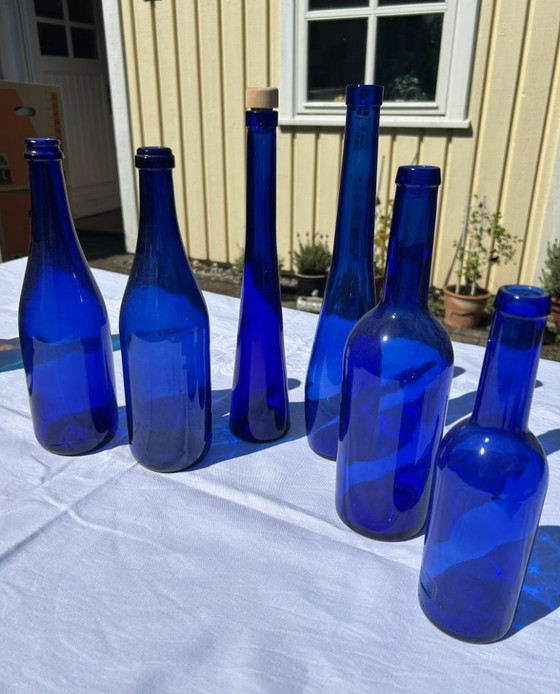 Image 1 of Set van 6 kobaltblauwe glazen flessen/vazen/vintage blauwe decoraties