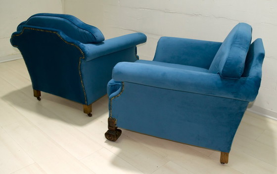Image 1 of Paar 19e-eeuwse Neo Renaissance Eiken en Blauw Fluwelen Italiaanse Fauteuils