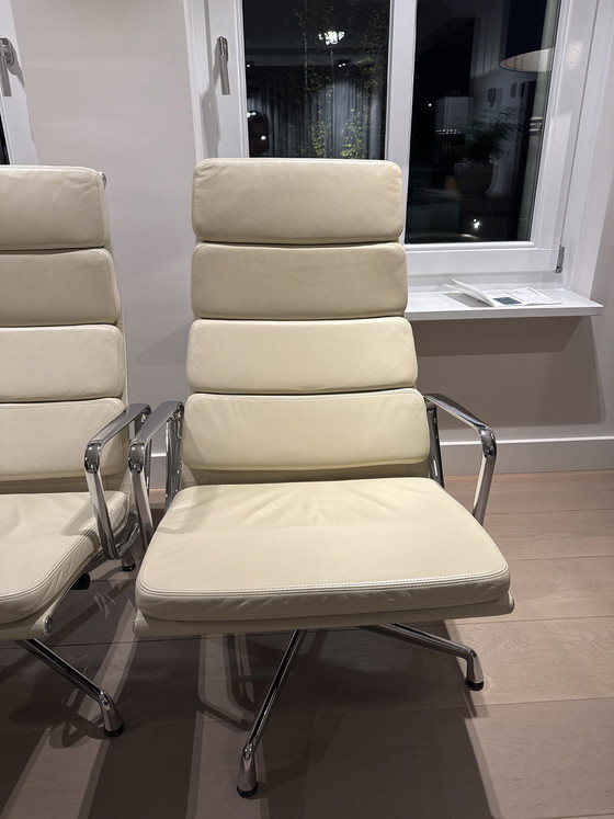 Image 1 of Charles Eames stoelen vitra 2 stuks