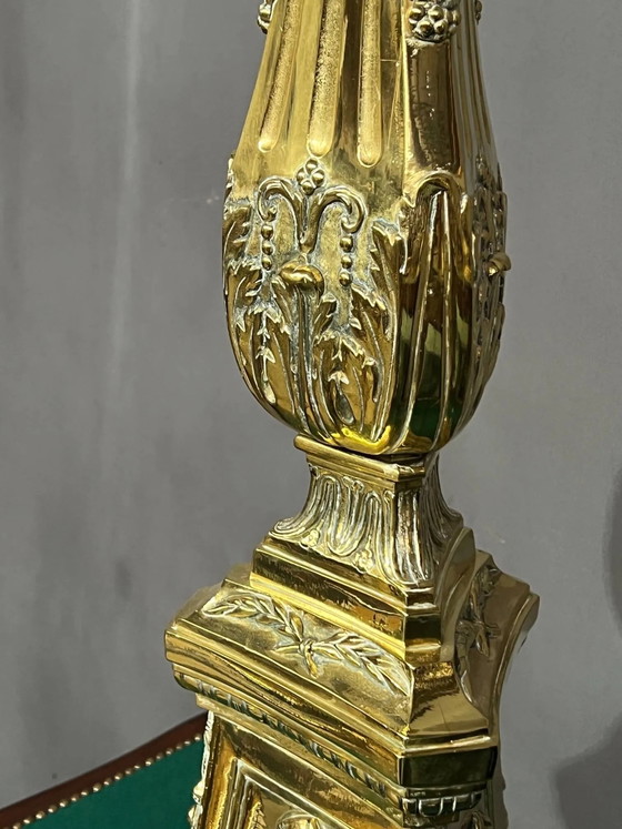 Grand chandelier de sol en bronze massif. – Bougeoirs et chandeliers (photo 7 of 9)