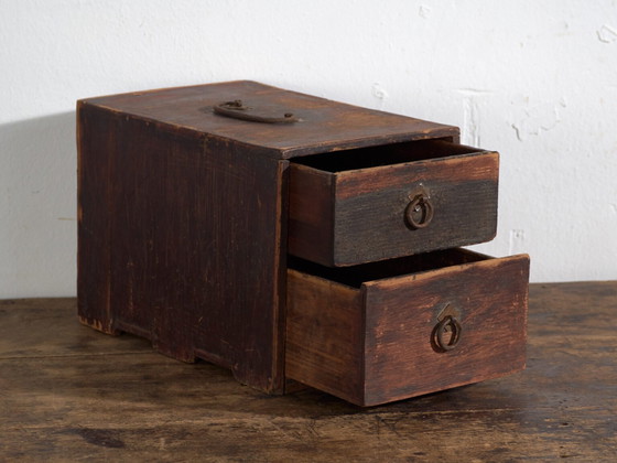 Antica cassettiera giapponese piccola laccata con due cassetti – Giappone, circa 1910 – Cassettiere, Leather (photo 18 of 40)