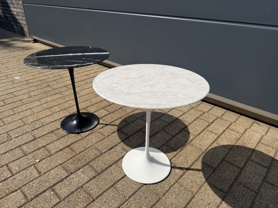 Image 1 of Knoll Tulip side table in Carrara Satin matte marble in NEW CONDITION!! Eero Saarinen