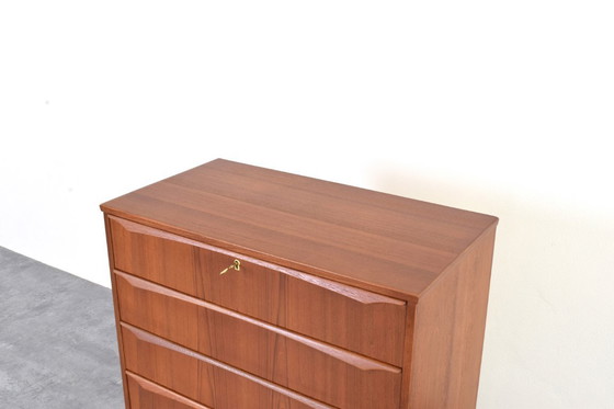 Image 1 of Deense teakhouten ladekast uit het midden van de 20e eeuw, jaren 60.