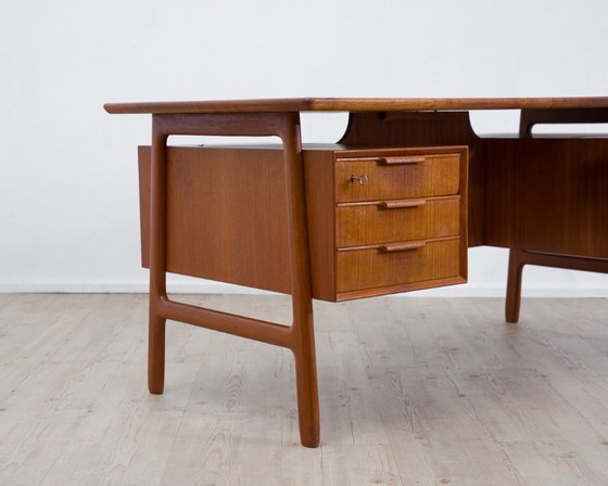 Image 1 of Deens teakhouten bureau van Omann Jr., model 75