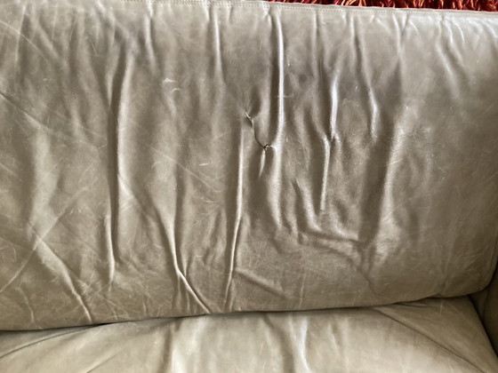 Image 1 of 2 andere Sede-banken zijn abzugeben, eins hat einen Riss auf der Sitzfläche