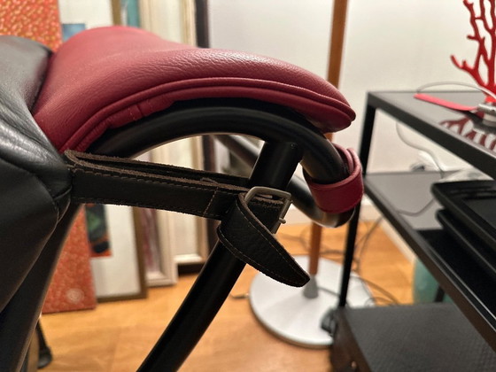 Image 1 of Original Cassina LC4 Chaise Longue – Vintage (50 years) with like-new red leather upholstery