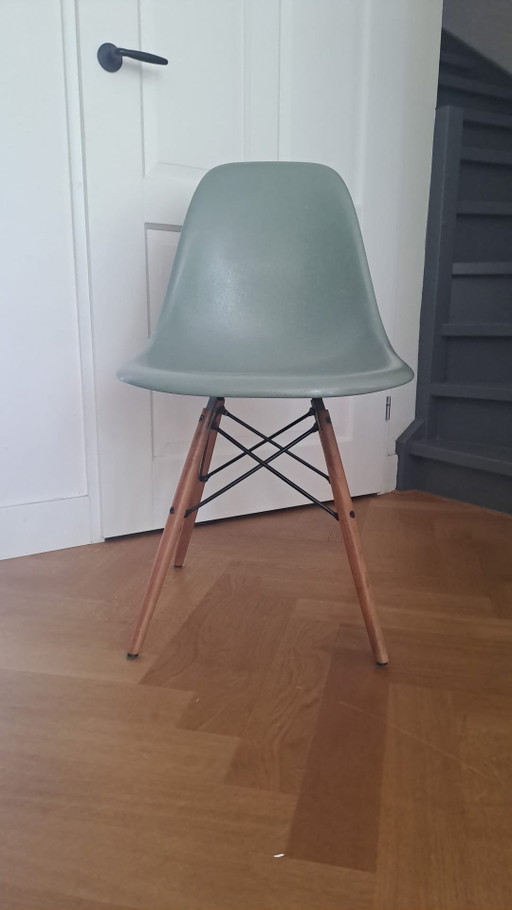 Vitra Esmee fiberglass chairs 1950 x4