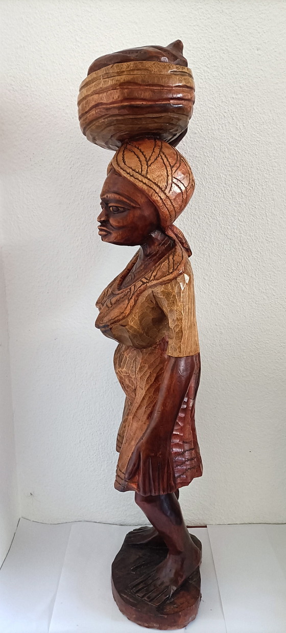 Image 1 of Statue africaine en bois sculpté d'environ 80 cm de haut