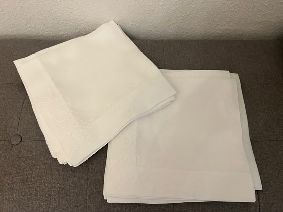 Image 1 of 12 tovaglioli ricamati a mano Eri Textiles