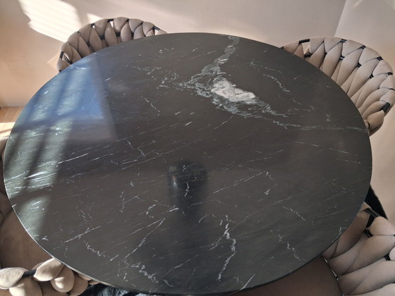 Magnifique table en marbre avec piètement industriel. – Tables de salle à manger (photo 2 of 5)