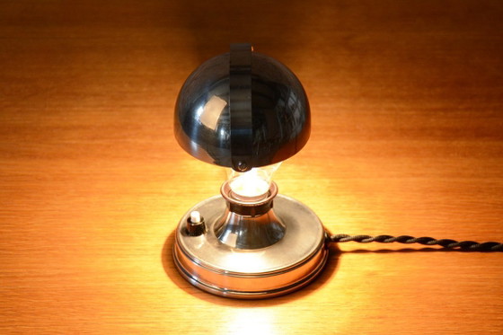 Lampada da tavolo Bauhaus restaurata, acciaio cromato, ceca, anni '30, Lampade da tavolo, Metallo, Plastica (foto 4 di 10)