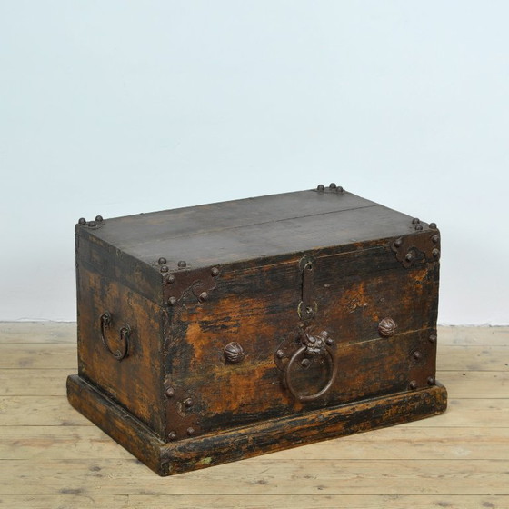 Antico baule in legno giapponese, circa 1890 – Armadi contenitori, Iron, Wood (photo 3 of 17)
