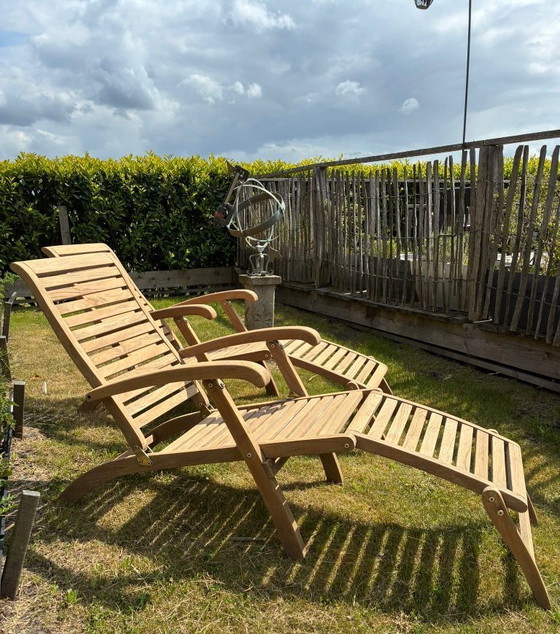 Image 1 of Ensemble de 2 chaises longues classiques Hattersley Premium en teck avec repose-pieds, comme neuves