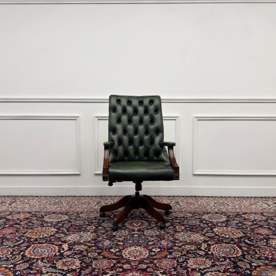 Grande Sedia da Ufficio Chesterfield Classica Inglese Verde – Sedie da ufficio, Pelle, Legno (photo 2 of 7)