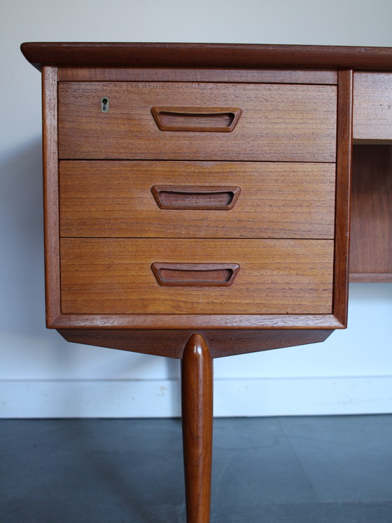 Vintage Deens vrijstaand bureau in teak – Wood (photo 10 of 10)