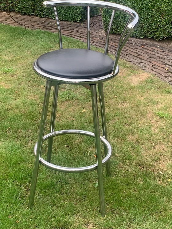 Image 1 of Mesa de bar con dos sillas de bar, circa 1983