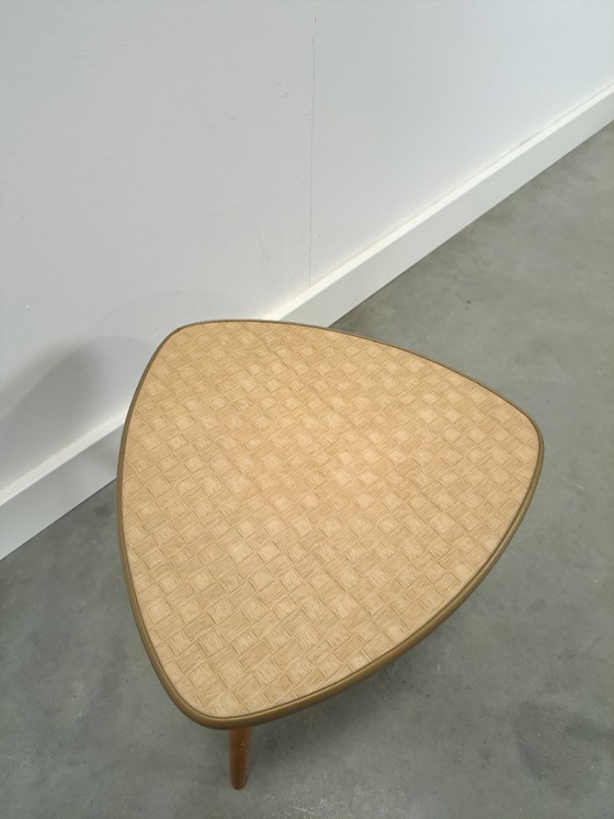 Image 1 of Beistelltisch Pflanzentisch mit beige creme karierter Resopalplatte, Nr. 29