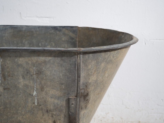 Bañera antigua de zinc galvanizado – Tina industrial europea – circa 1900 #7 – Accesorios de jardín, Iron (photo 25 of 34)