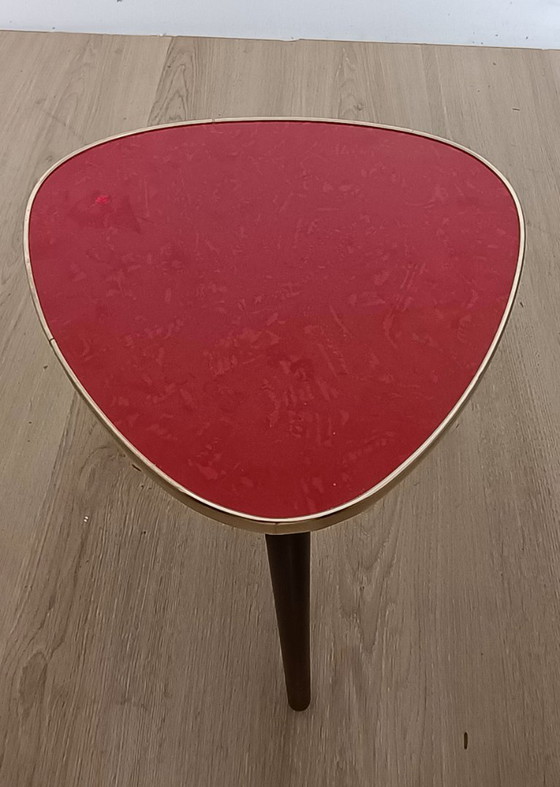 Image 1 of Vijftiger jaren bijzettafel met rood sparkle bovenblad