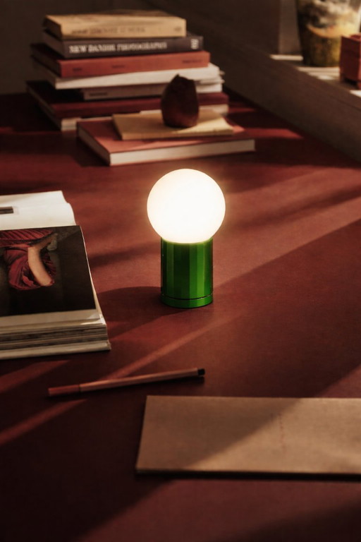 TURN ON TABLE LAMP GREEN / HAY