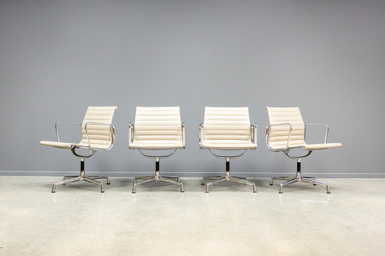 Image 1 of Silla de reunión Eames EA108, 16x
