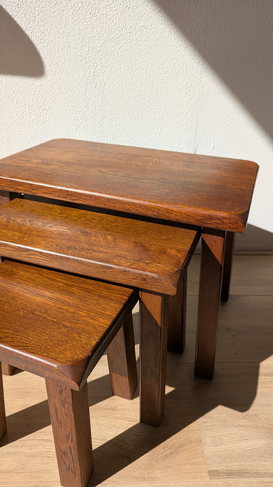 Image 1 of Set aus 3 brutalistischen Eichenholz-Beistelltischen im Mid-Century-Stil