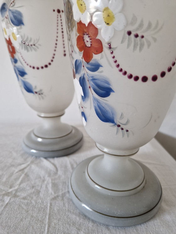 Image 1 of Paire de vases anciens - Verre satiné de Bohême / Style Bristol (vers 1900) - Couple peint à la main (pendentif)
