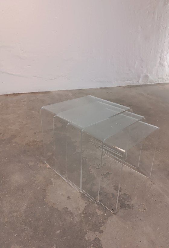 Image 1 of Ensemble de 3 tables gigognes vintage en plexiglas