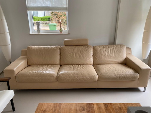 Canapé 3 places en cuir couleur champagne, design Machalke