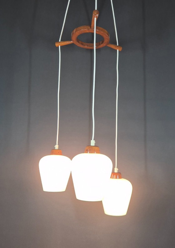 Image 1 of Lampada a sospensione vintage - Teak e vetro opalino - Anni '70