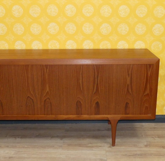 Image 1 of Credenza in teak di Ib Kofod-Larsen per Faarup Møbelfabrik Divisorio per ambienti indipendente del 1960 Porte a tamburo