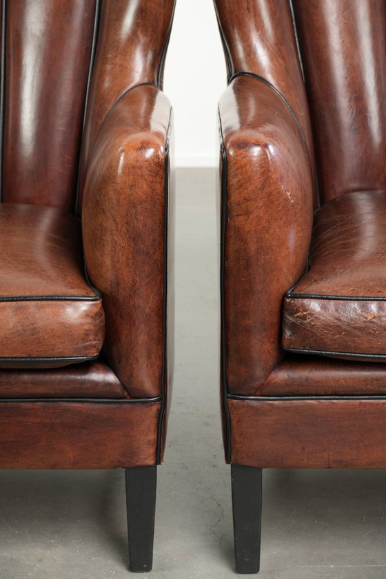 2 fauteuils en peau de mouton au design unique, avec passepoil noir et couleurs profondes. – Leather (photo 10 of 20)