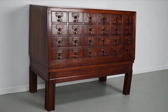 Image 1 of Antiguo armario de farmacia/archivador holandés de madera noble, década de 1920