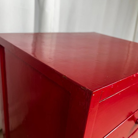 Piccolo mobile da officina in pino laccato rosso, 1980 – Cassettiere, Legno (photo 10 of 15)
