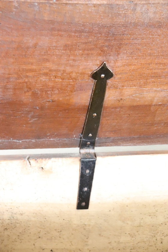 Image 1 of Arcón de mantas antiguo de nogal, Italia Principios del siglo XVIII