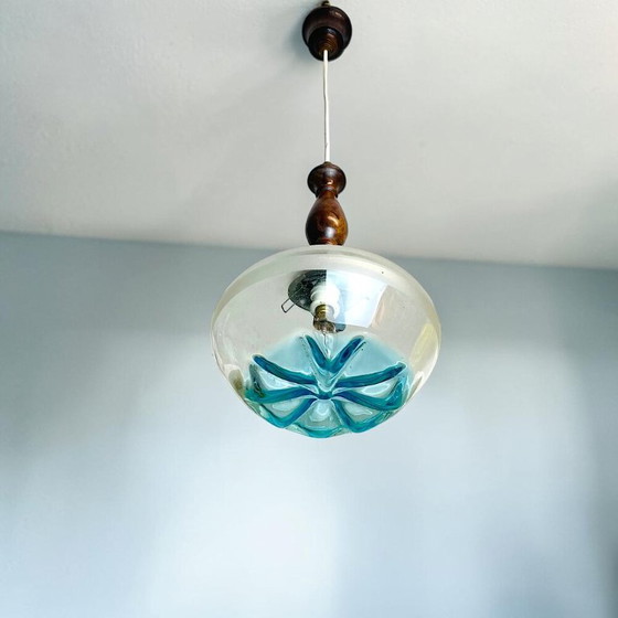 Mid-Century-Modern-Pendelleuchte aus Teakholz und blauem Kunstglas, 1960er Jahre – Pendelleuchten, Wood (photo 5 of 9)